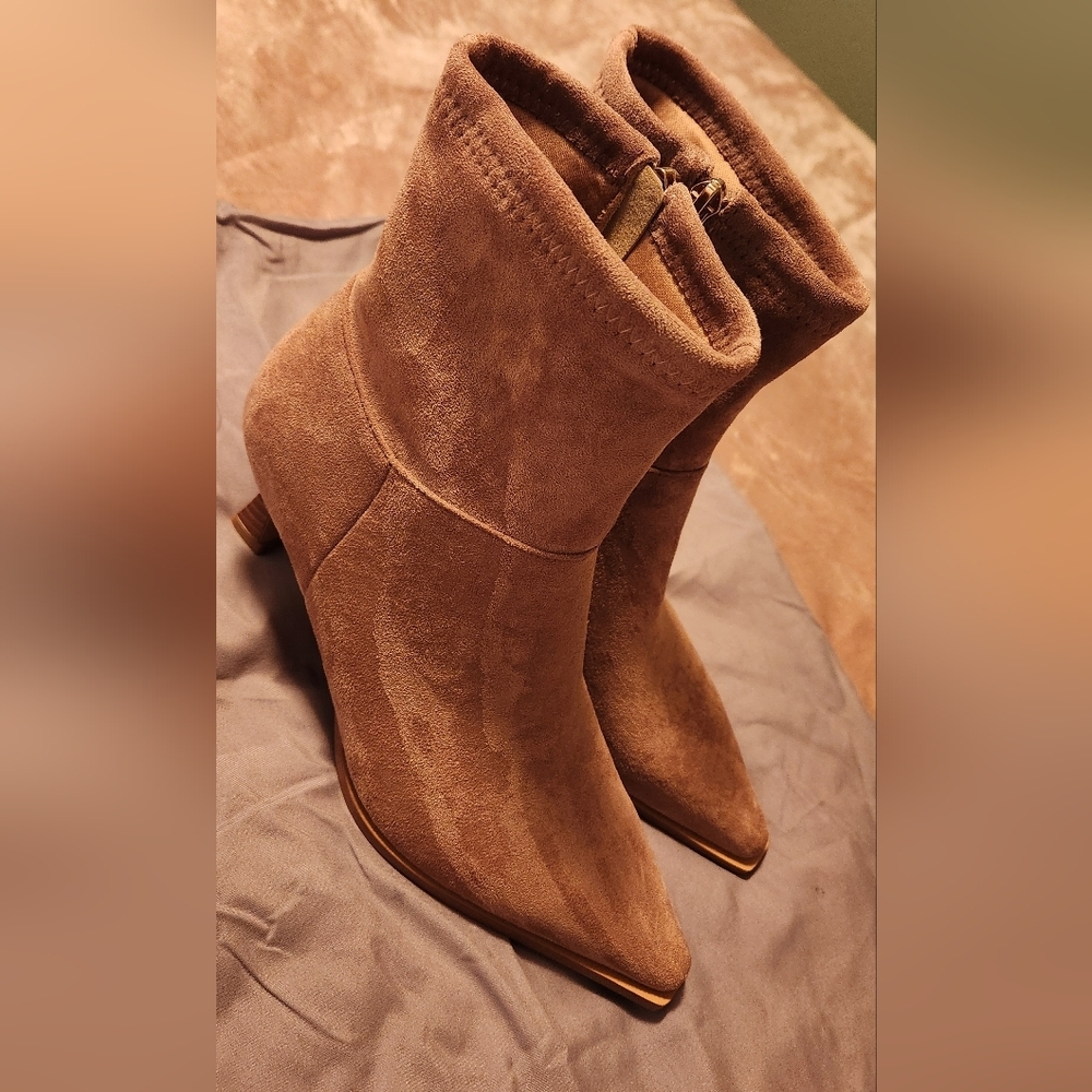 NWOT- Chic Tan Flux Suede Ankle Boots With Fleece Lining Size 9